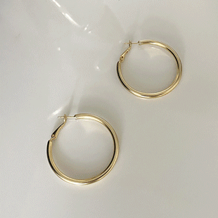 1305 Gold Tone Hoop Earrings