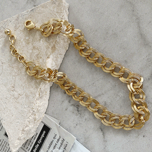 1474 Gold Tone Chain Necklace