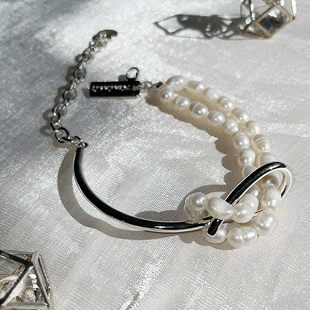 2611 Faux Pearl Knotted Bracelet
