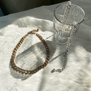 2805 Chain Strap Necklace