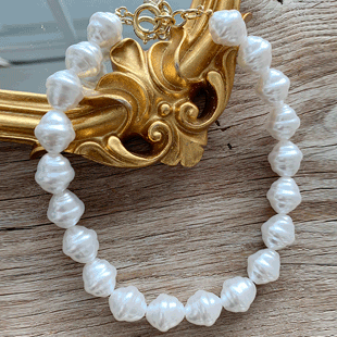 2829 Faux Pearl Necklace