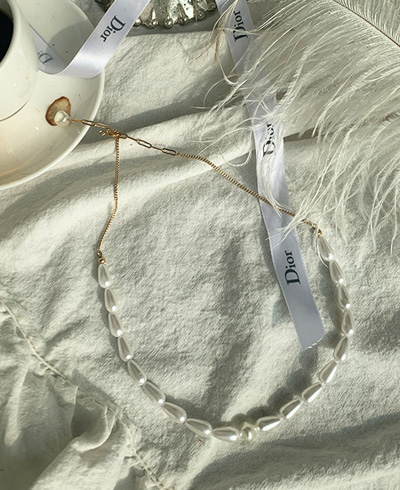 2887 Faux Pearl Necklace