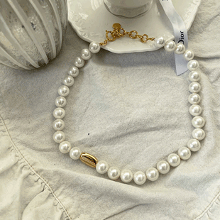 2952 Faux Pearl Necklace