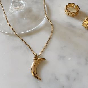 3803 Lobster Clasp Closure Moon Pendant Necklace