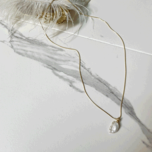 4255 Slim Strap Brass Necklace